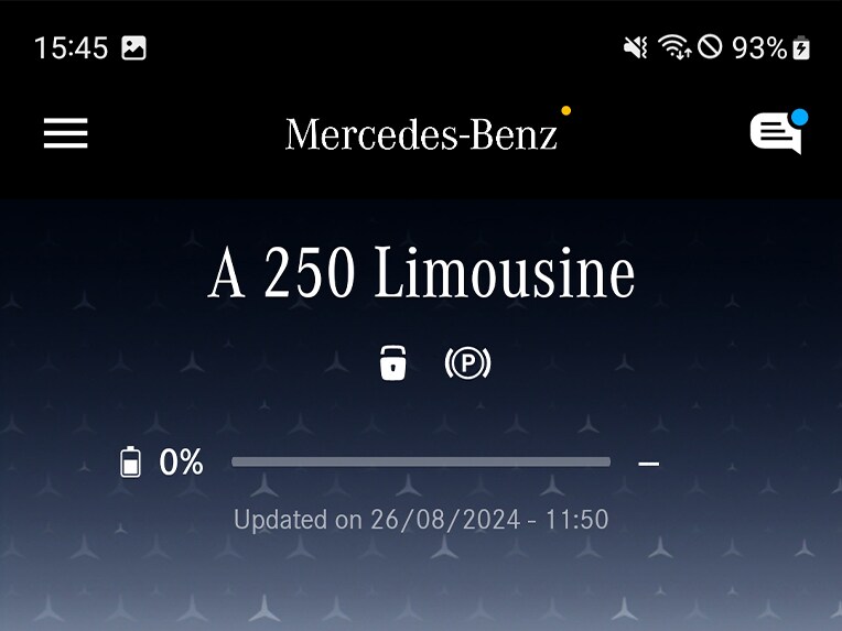 En un smartphone se muestran las funciones disponibles de los extras digitales para los temas Navegación, Acceso remoto y GUARD 360˚ en el menú de la Mercedes me App.