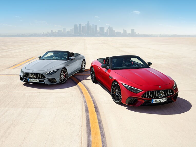 Vista frontal de dos Roadsters Mercedes-AMG SL.