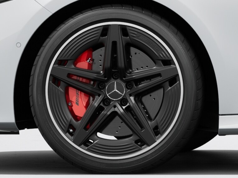 Llantas de aleación AMG de 48,3 cm (19") con 5 radios dobles en el Clase A Hatchback de Mercedes-AMG.