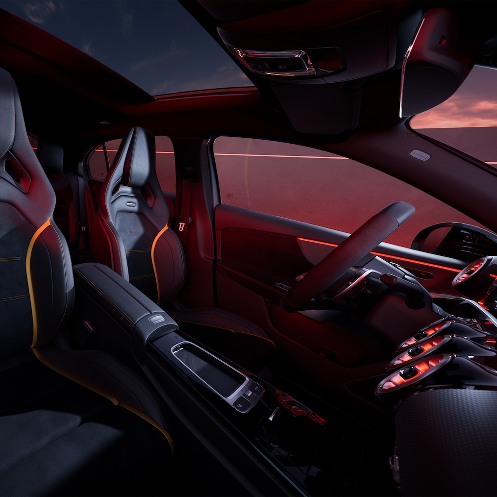 Interior del Mercedes-AMG Clase A con asientos AMG Performance y volante AMG Performance.