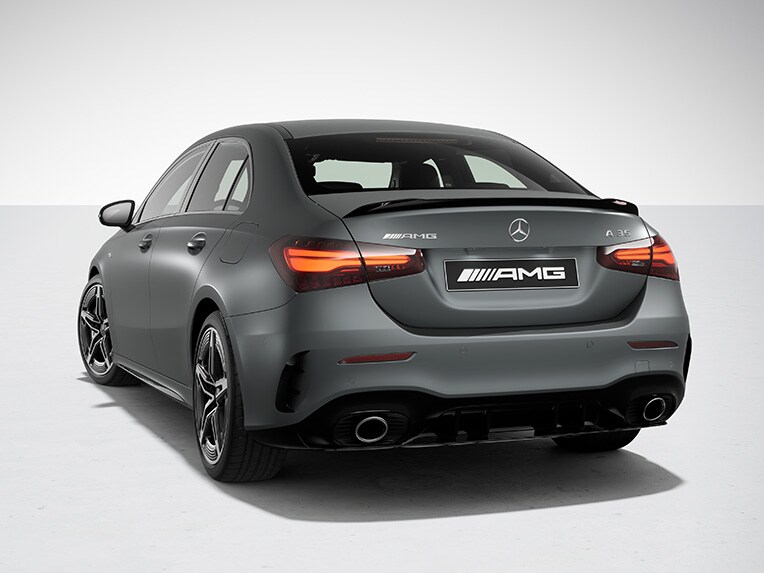 El exterior del Clase A Berlina de Mercedes-AMG con paquete aerodinámico AMG.