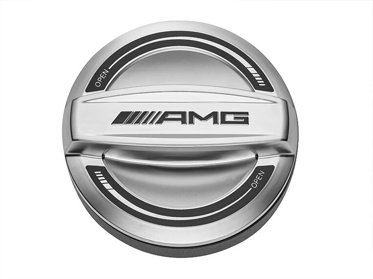 Detalle del exterior centrado en la tapa del depósito de combustible AMG.