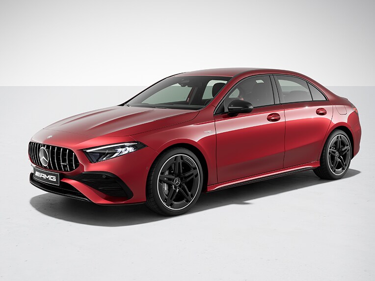 El exterior del Clase A Berlina de Mercedes-AMG con paquete AMG Night.