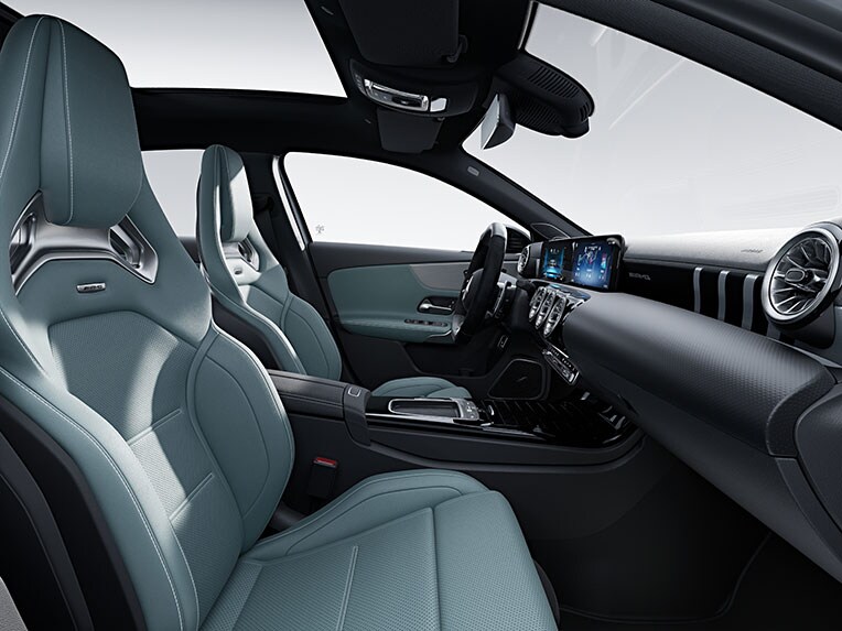 El paquete de asientos AMG Performance High-End en el interior del Mercedes-AMG Clase A Berlina.