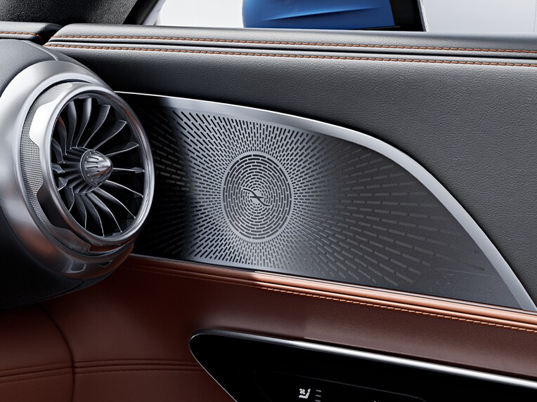 Altavoces del sistema de sonido Burmester® surround high end 3D en el nuevo Mercedes-AMG GT Coupé.