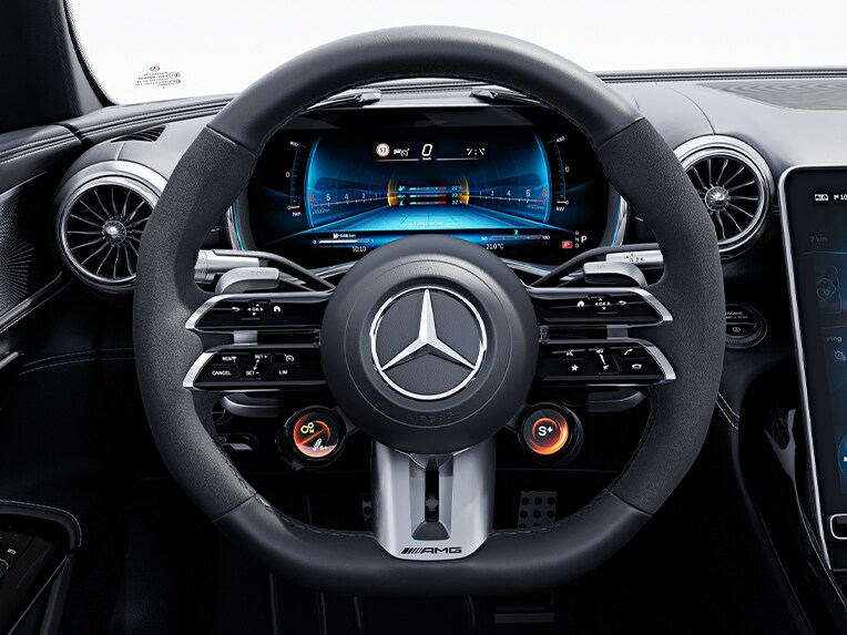 El volante AMG Performance en napa/microfibra MICROCUT en el Mercedes-AMG GT Coupé.