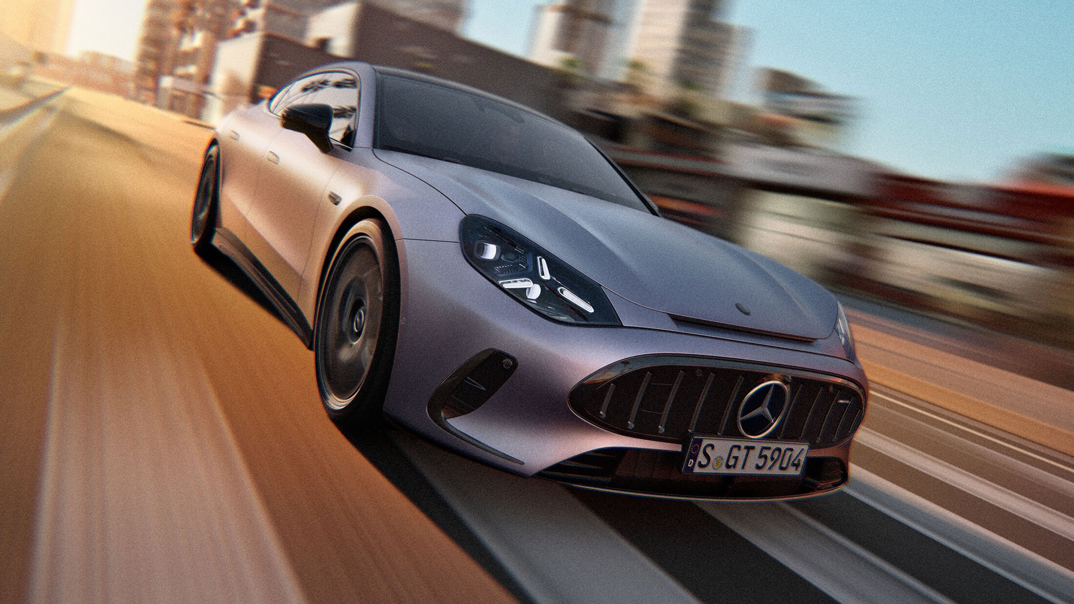 visual lateral del nuevo Mercedes‑AMG GT 53 4 Puertas Coupé en color gris circulando por la ciudad