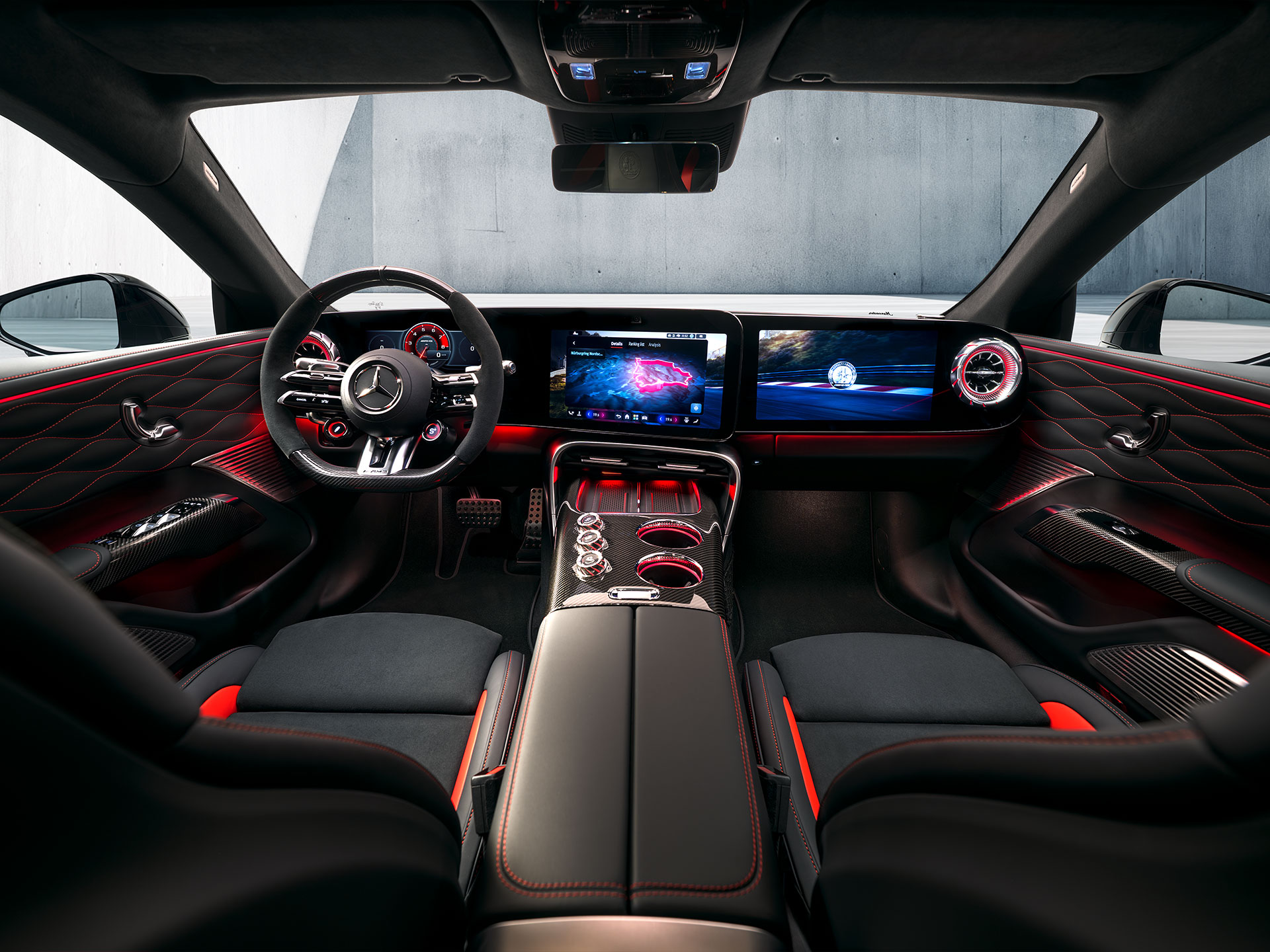 GT 4 puertas Coupé | Mercedes-AMG visual desde atrás del interior del coche con los asuentos en negros con lineas rojas