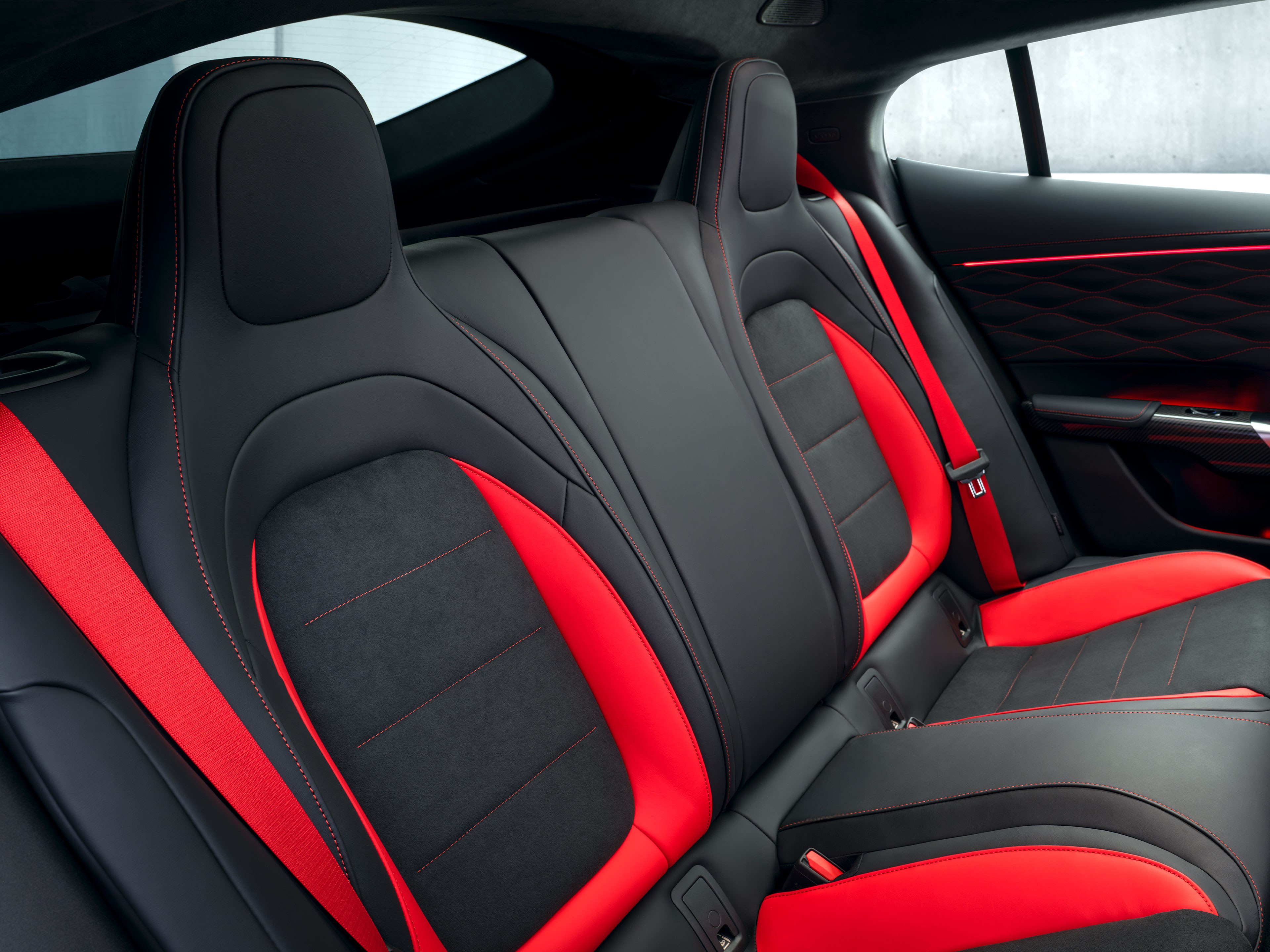 Confort para las plazas traseras | GT Coupé de 4 puertas | Mercedes-AMG Confort para las plazas traseras del nuevo GT Coupé de 4 puertas de Mercedes-AMG.