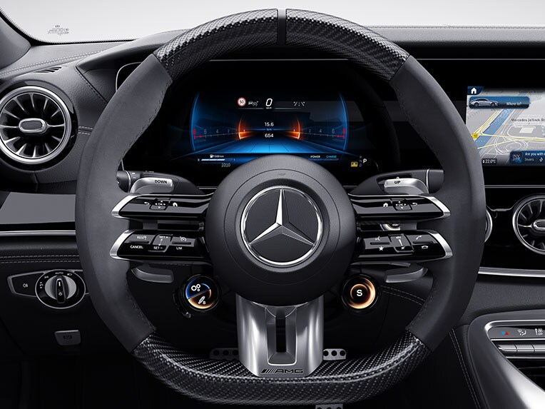 El volante AMG Performance en diseño de fibra de carbono/microfibra MICROCUT del Mercedes-AMG GT 63 S E PERFORMANCE.