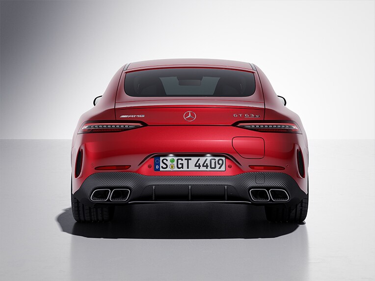 El Mercedes-AMG GT 63 S E PERFORMANCE con paquete exterior de fibra de carbono AMG.
