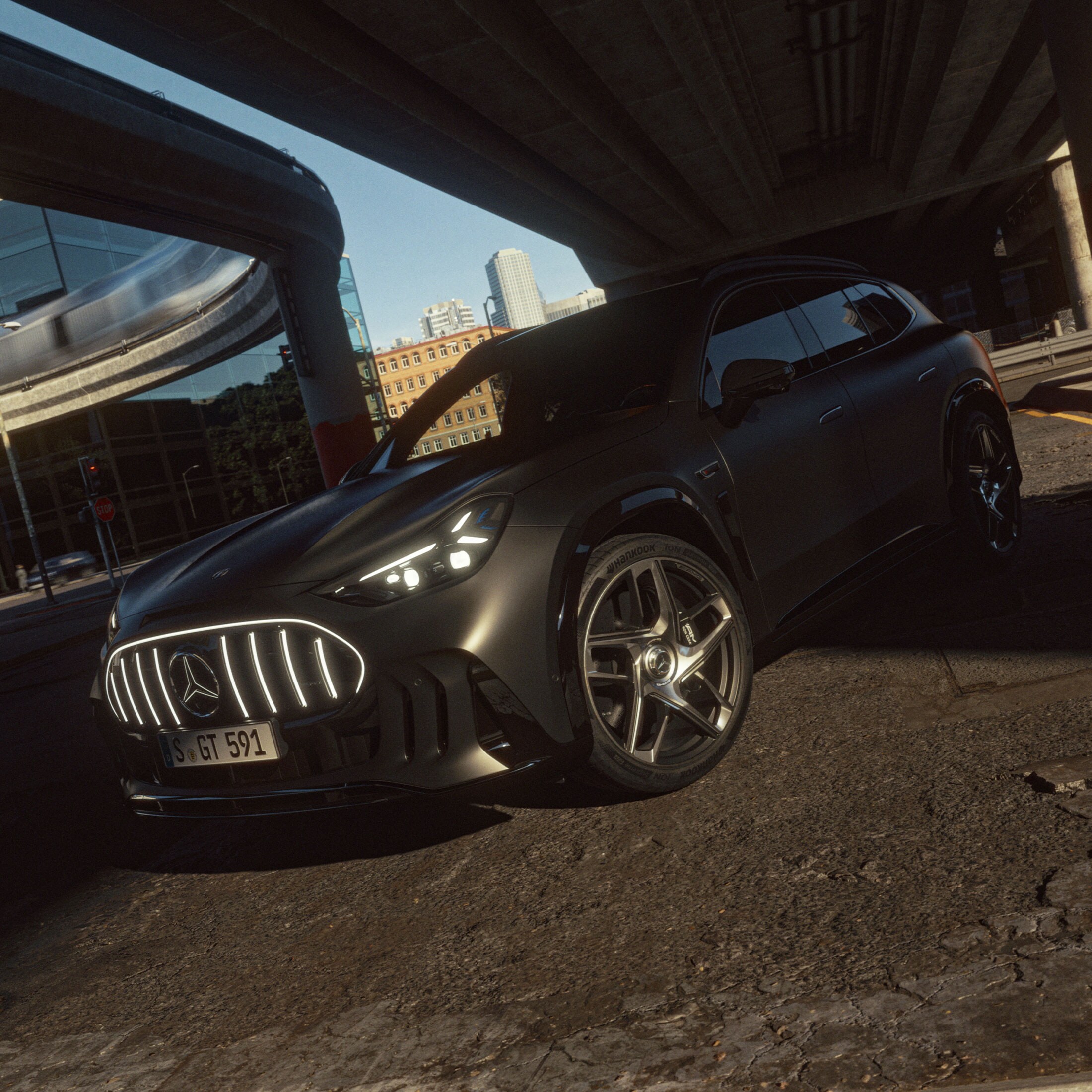 Visual lateral del nuevo Mercedes-AMG GT SUV en color negro