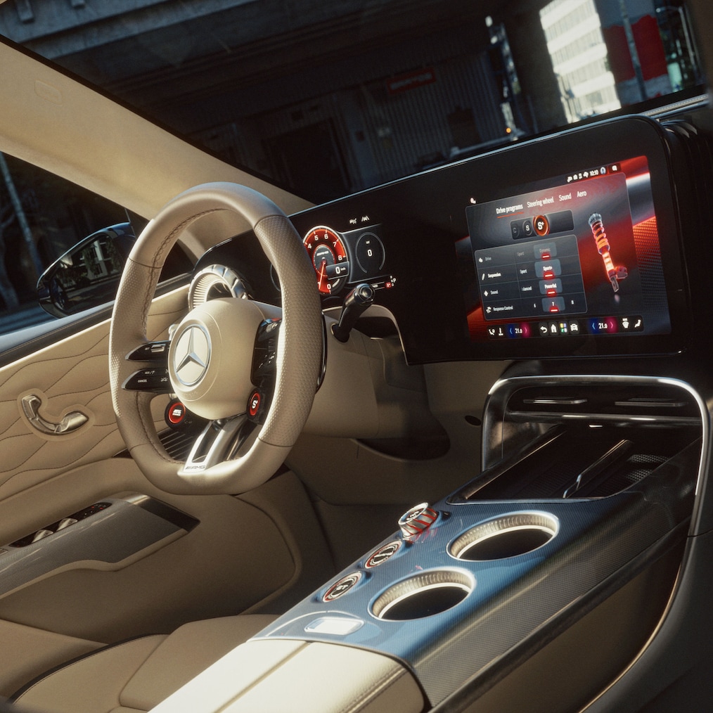 El puesto de conducción orientado al conductor del Mercedes-AMG GT 53.