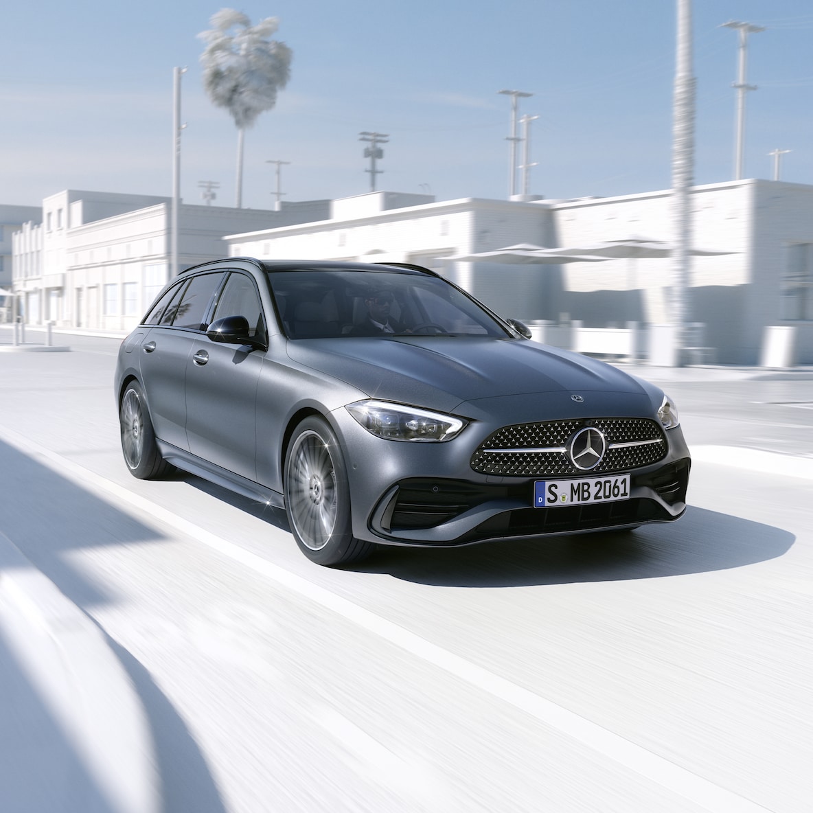 Vista frontal lateral del Clase C Estate de Mercedes-Benz.