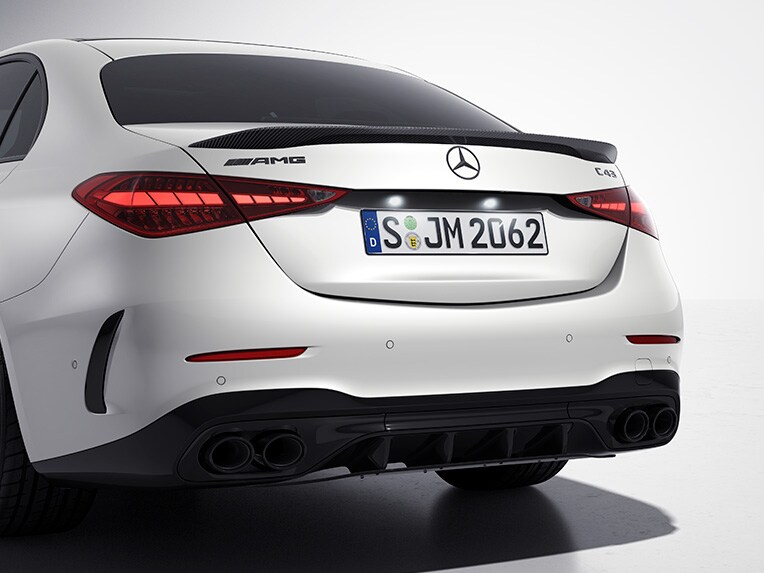 El paquete exterior de fibra de carbono AMG I y II del Mercedes-AMG Clase C Berlina.
