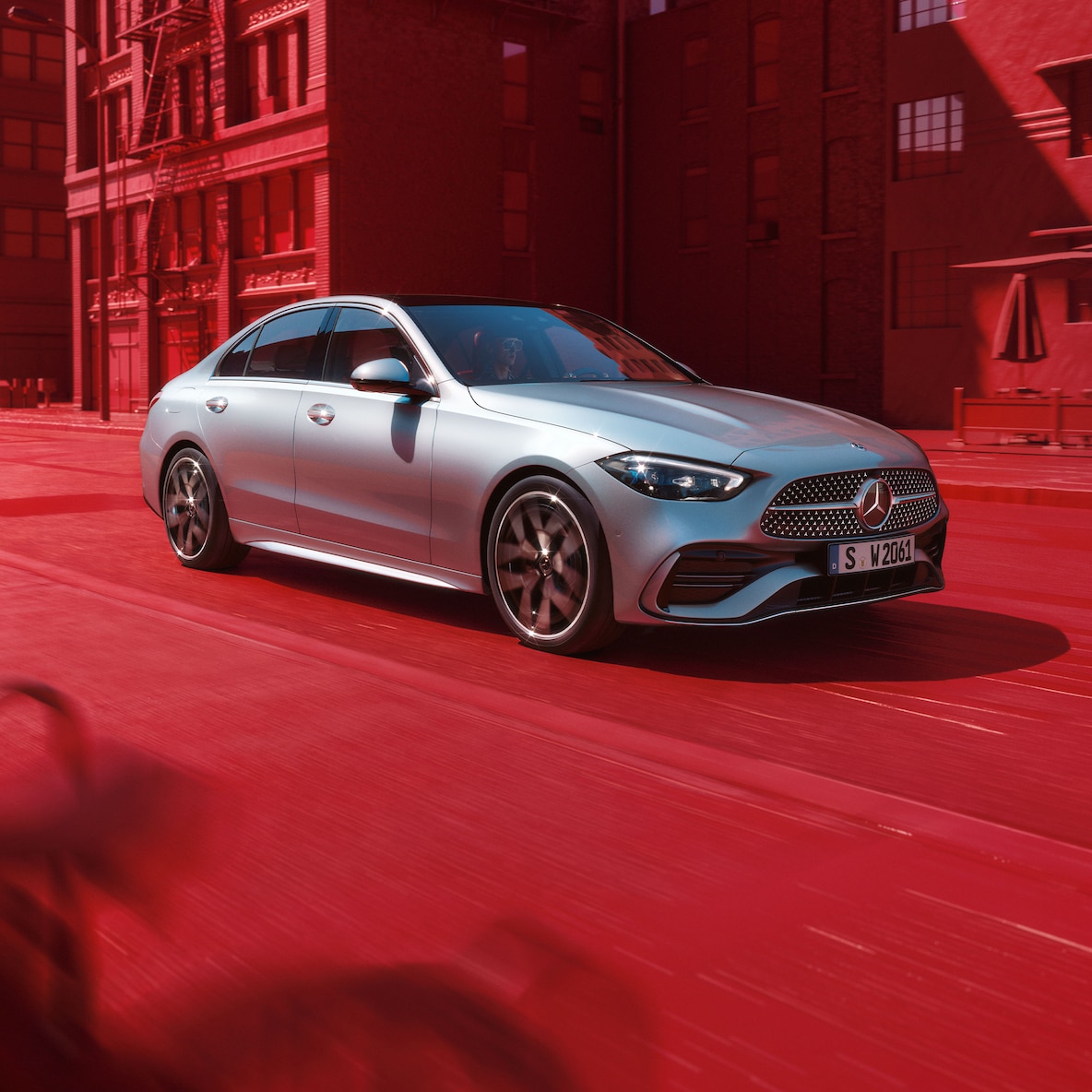 Escorzo frontal del Clase C Berlina de Mercedes-Benz.