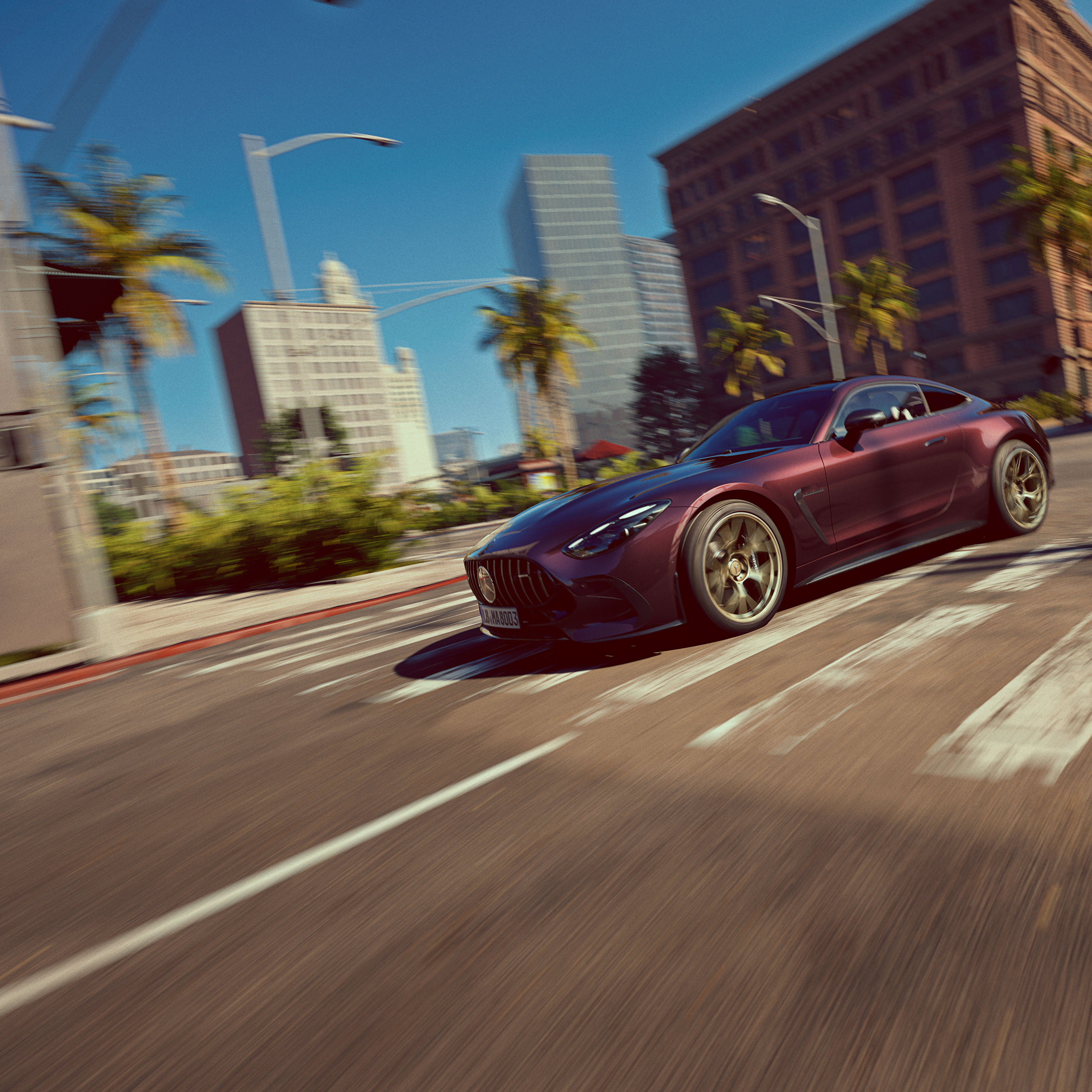 visual lateral de un coche Mercedes-AMG GT Coupé color berenjena en la ciudad