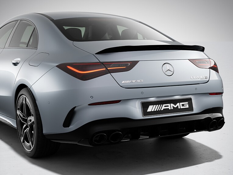 El CLA 35 4MATIC de Mercedes-AMG con paquete aerodinámico AMG.