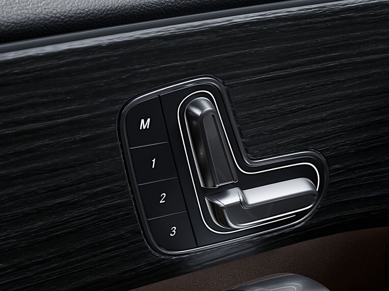 El asiento del conductor con ajuste eléctrico y función de memoria en el Mercedes-Benz CLA Coupé.