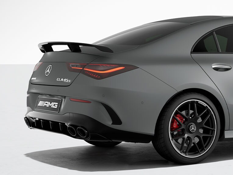 El CLA 45 S 4MATIC+ de Mercedes-AMG con paquete aerodinámico AMG Plus.