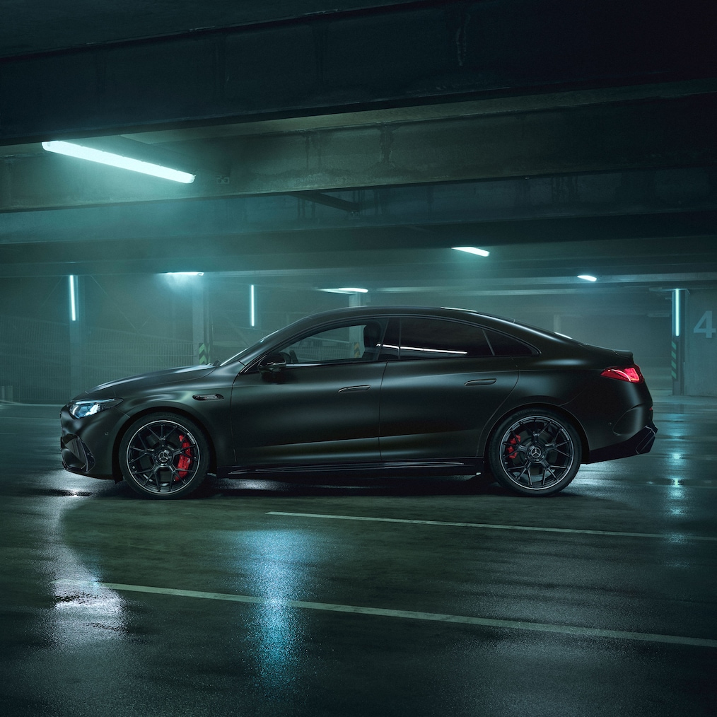 La terminación en gris grafito MANUFAKTUR Magno del Mercedes-AMG CLA 45 4MATIC+ eléctrico completamente nuevo.
