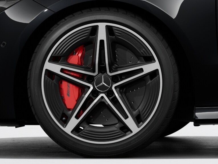 Las pinzas de freno pintadas en rojo del CLA Shooting Brake de Mercedes-AMG.