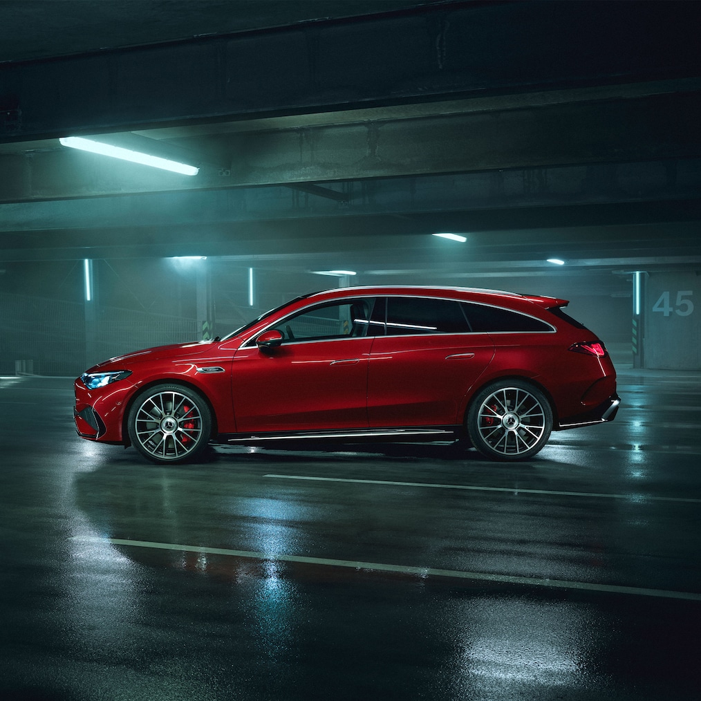 El Mercedes-AMG CLA 45 4MATIC+ Shooting Brake eléctrico completamente nuevo en rojo Patagonia metalizado MANUFAKTUR.