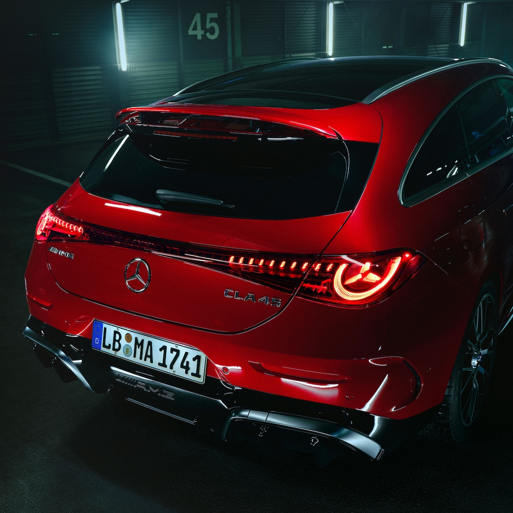 La zaga específica de AMG del Mercedes-AMG CLA 45 4MATIC+ Shooting Brake eléctrico completamente nuevo.