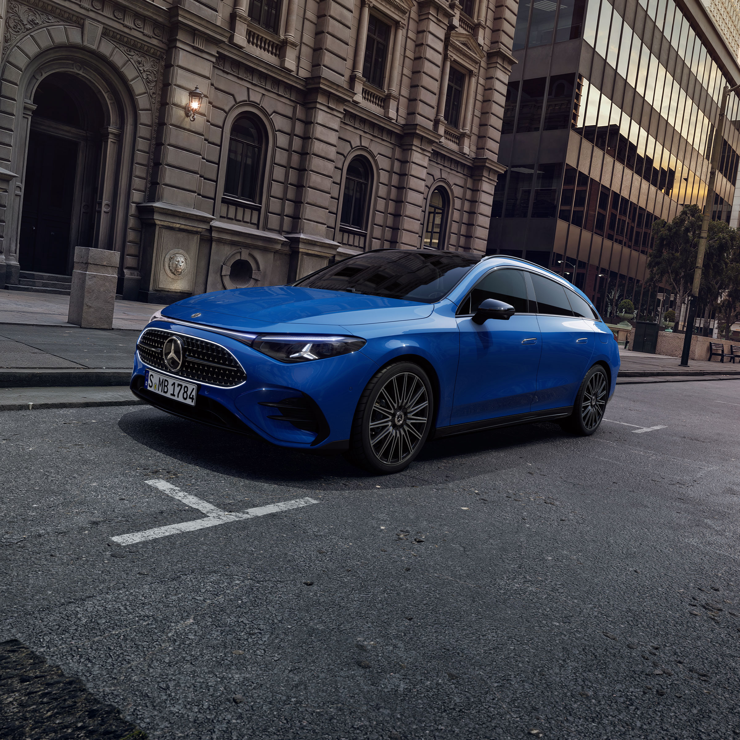 Oferta | CLA Shooting Brake Híbrido | Mercedes-Benz visual alteral del nueco CLA Shooting Brake híbrido en color azul aparcado en la calle