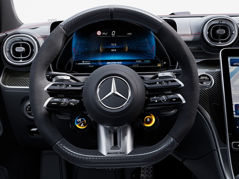El volante AMG Performance con diseño de fibra de carbono/microfibra MICROCUT del nuevo Mercedes-AMG CLE Coupé.