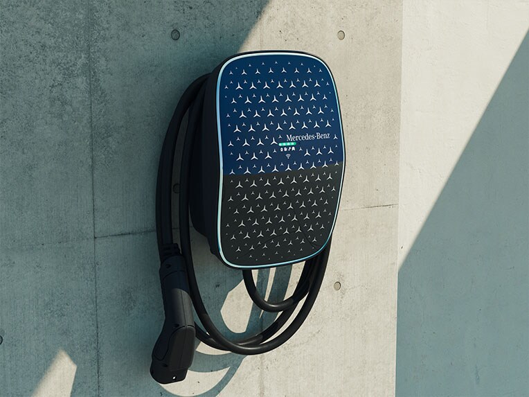 Cargar la batería del Mercedes-Benz CLE Coupé en casa con la Mercedes-Benz Wallbox.