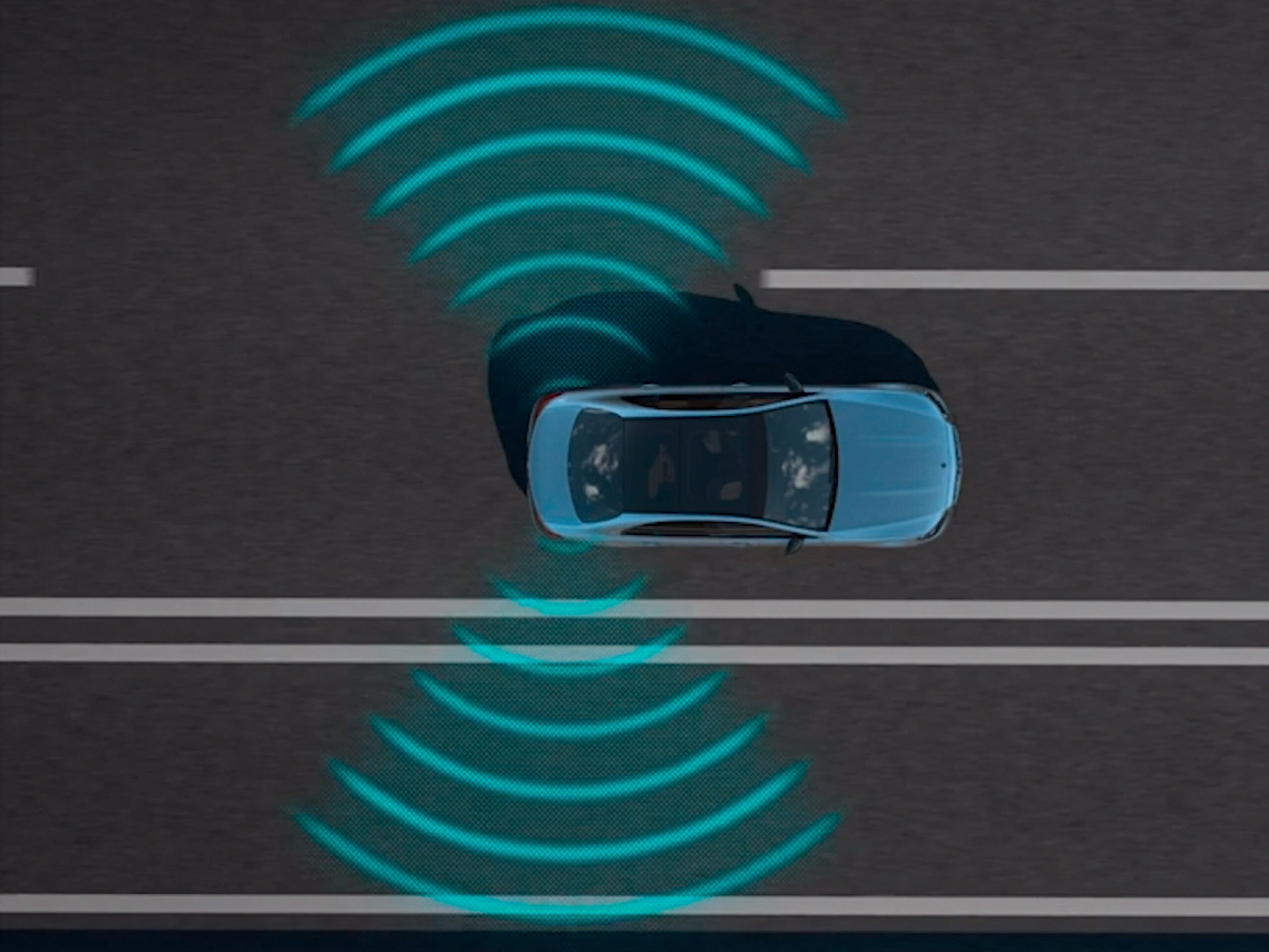 El vídeo muestra el funcionamiento del control activo de ángulo muerto en el Mercedes-Benz CLS Coupé.