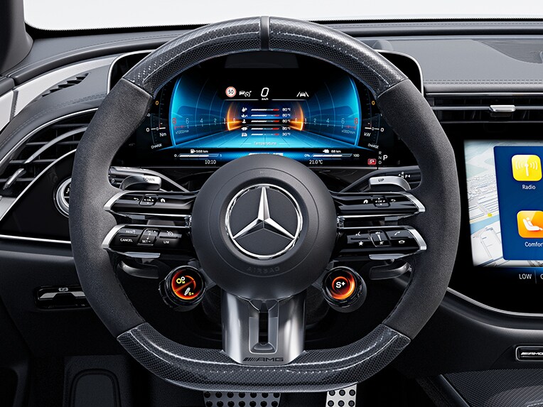 El volante AMG Performance en fibra de carbono/microfibra MICROCUT del Mercedes-AMG Clase E Estate.