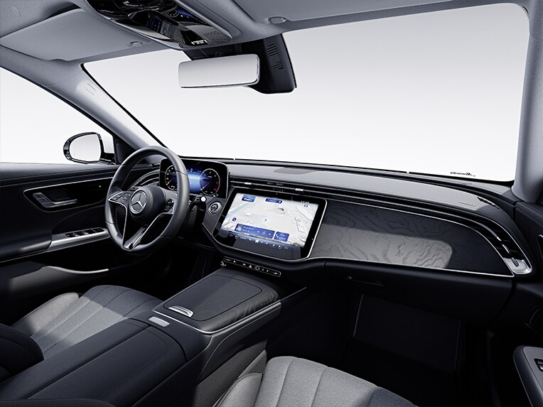 El interior del Clase E Estate de Mercedes-Benz con la línea de equipamiento AVANTGARDE.