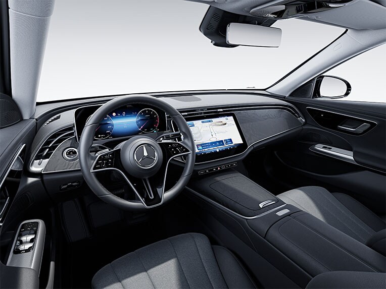 El interior del Clase E Berlina de Mercedes-Benz con la línea de equipamiento AVANTGARDE.