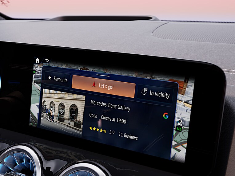 Place Details de Google en el EQA de Mercedes-Benz.