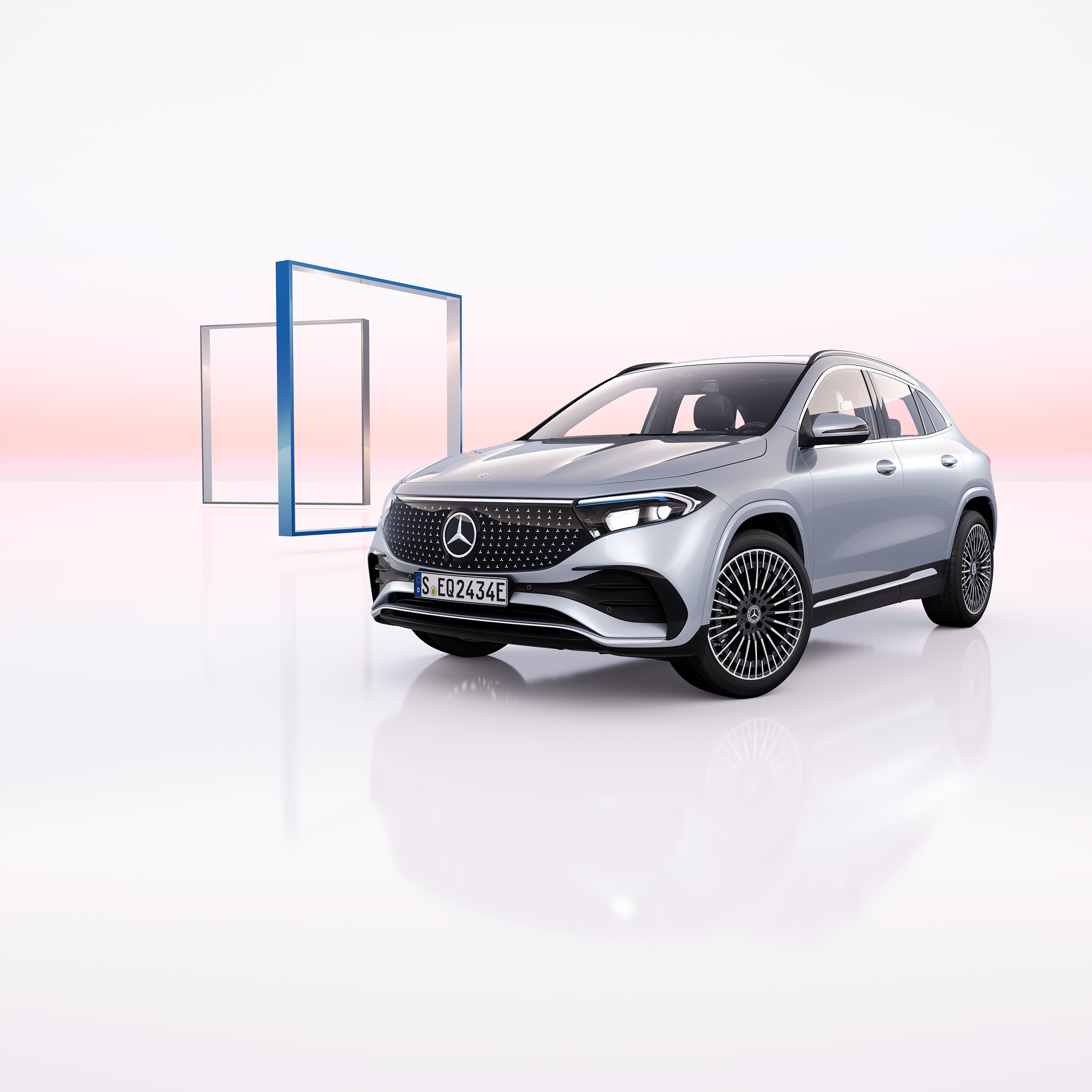 EQA | Mercedes-Benz visual lateral del EQA en color gris con un fondo rosa