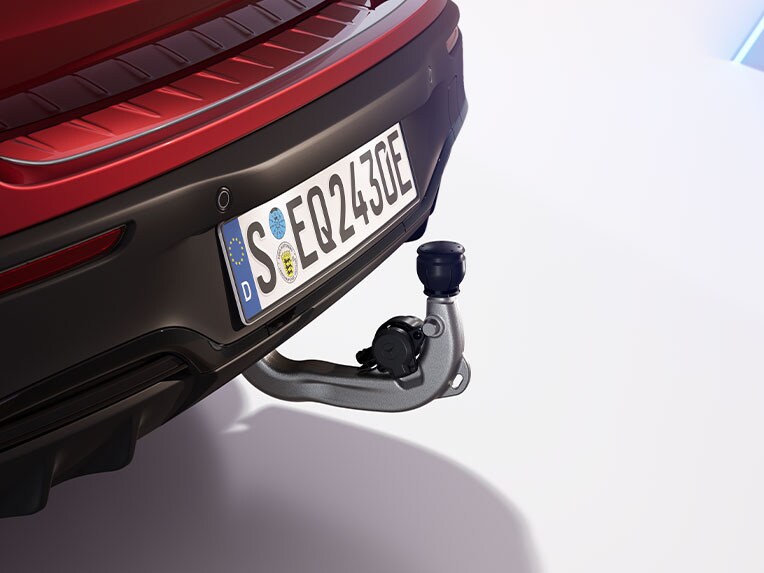 El enganche para remolque con estabilización de remolque ESP® del EQB de Mercedes-Benz.