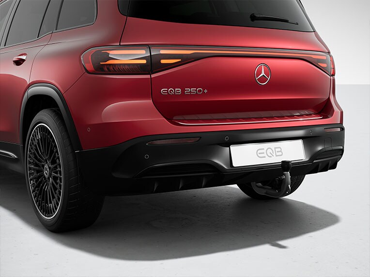 El enganche de remolque con estabilización de remolque ESP® en el EQB de Mercedes-Benz.