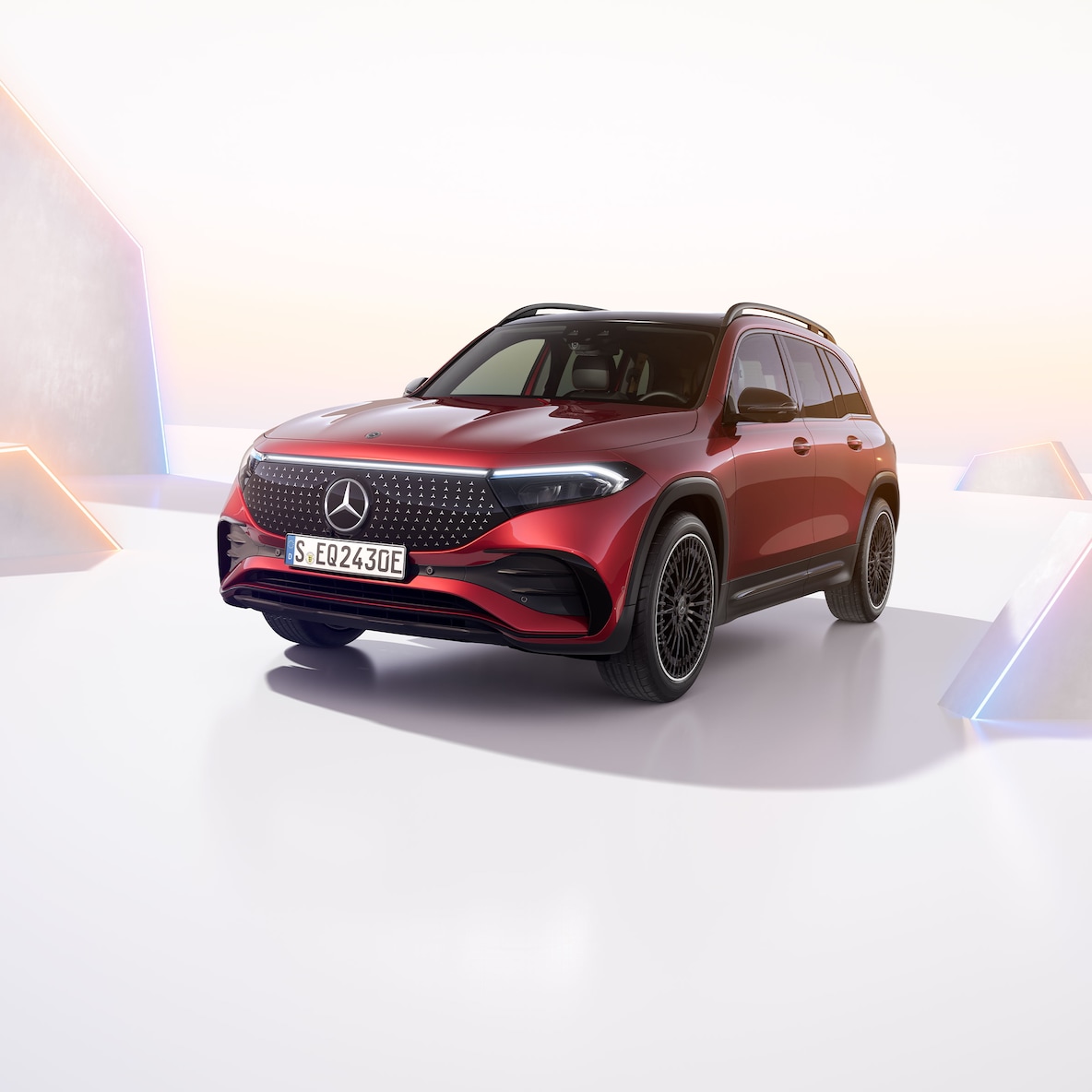 Vista lateral frontal del Mercedes-Benz EQB.