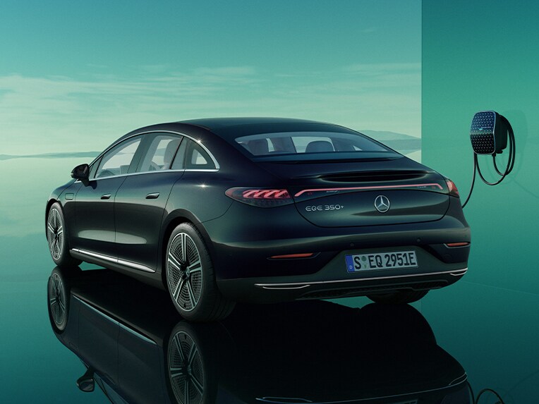 Carga en invierno para el EQE Berlina de Mercedes-Benz.