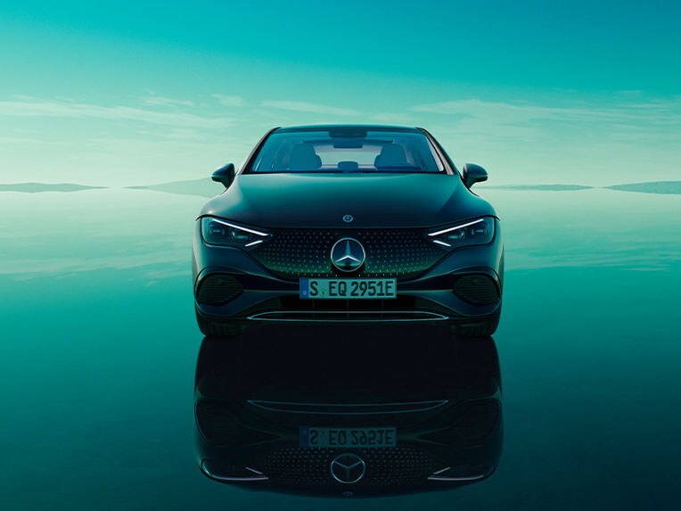Vista frontal del EQE Berlina de Mercedes-Benz.