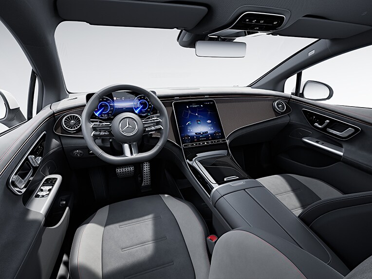 El EQE Berlina de Mercedes-Benz con interior AMG Line.
