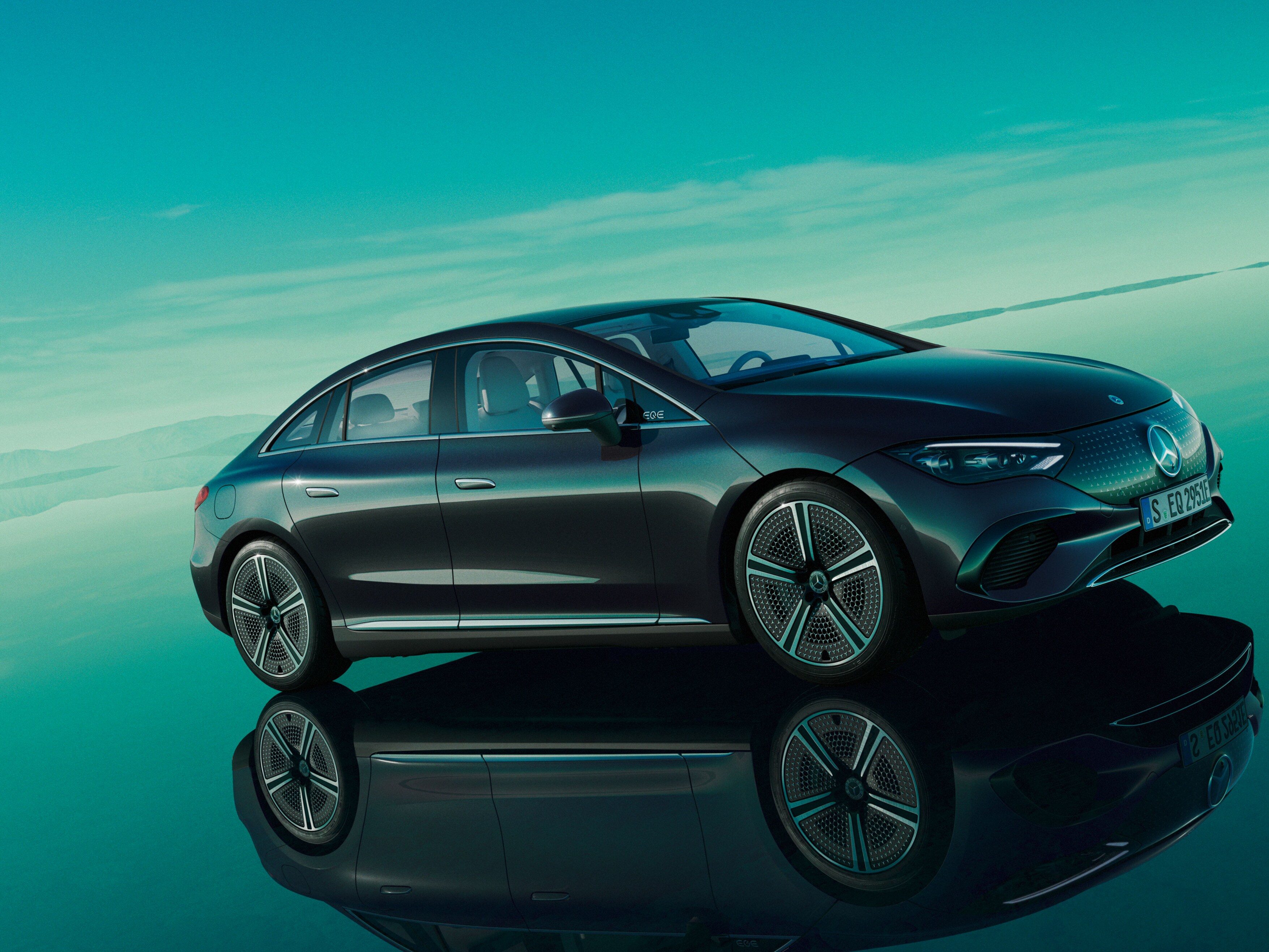 Vista lateral del EQE Berlina de Mercedes-Benz
