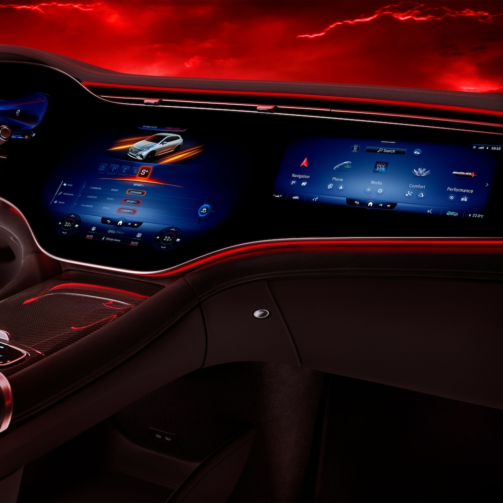 El MBUX Hyperscreen en el Mercedes-AMG EQE 53 4MATIC+ SUV.