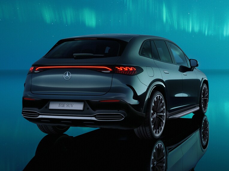Vista trasera del EQE SUV de Mercedes-Benz.