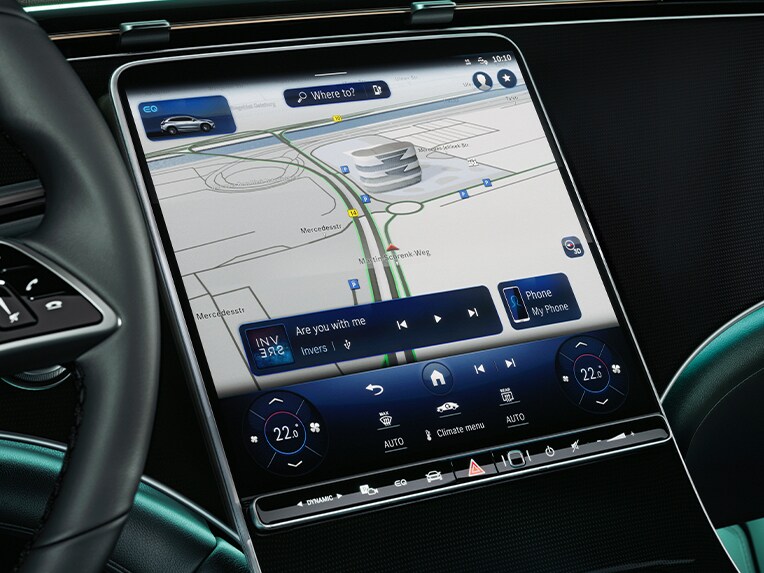 Navegación con Electric Intelligence en el EQE SUV de Mercedes-Benz.