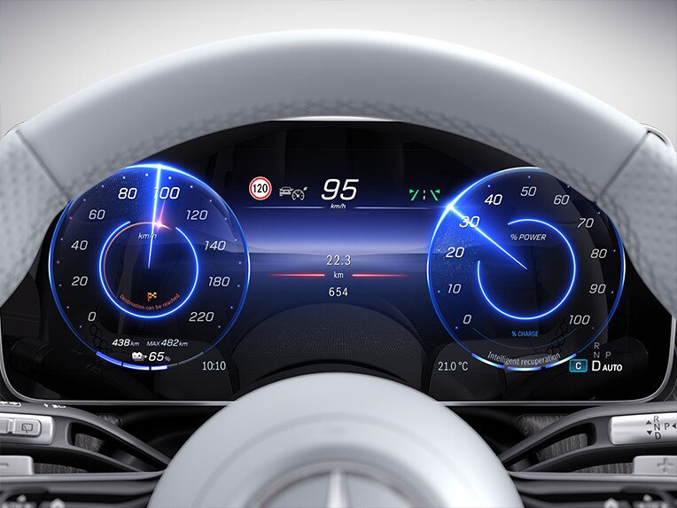 Vista detallada del visualizador del asistente ECO en el EQE SUV de Mercedes-Benz.