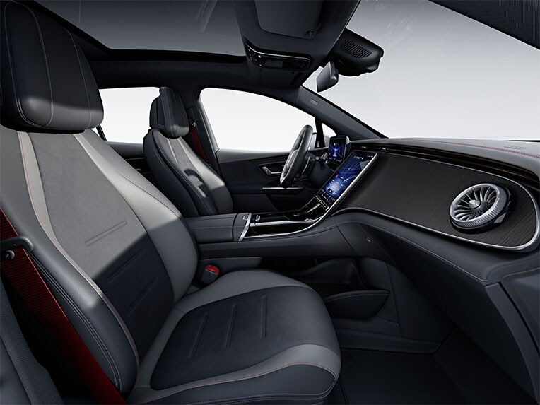 El interior del EQE SUV de Mercedes-Benz con la línea AMG Line Interior.