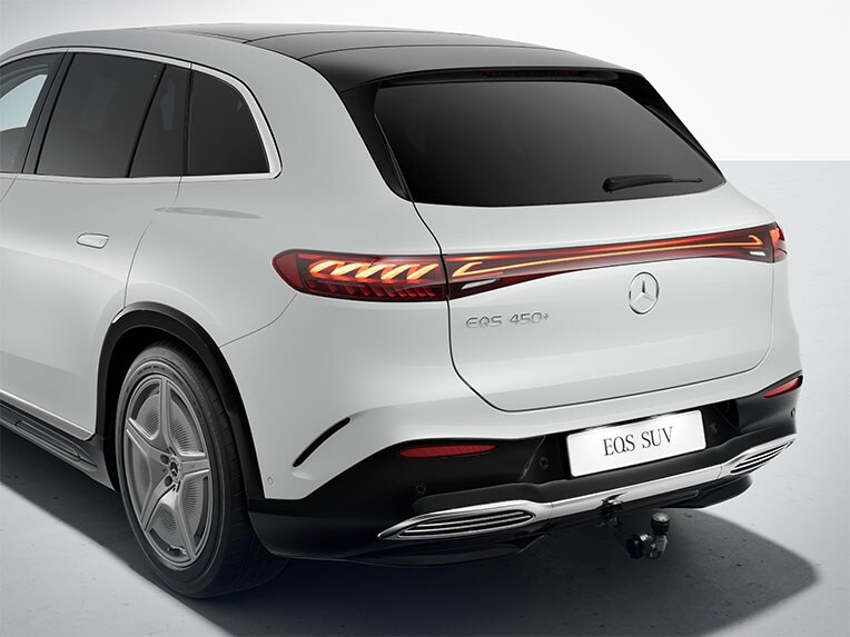 La parte trasera del EQS SUV con enganche para remolque con ESP® con función de estabilización de remolque.